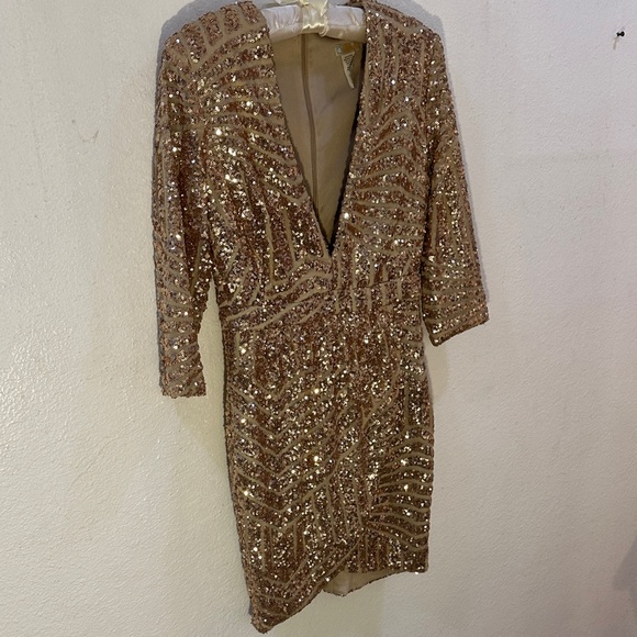 Elegant Gold Sequin Dress - Picture 1 of 2